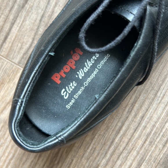Propet Black Leather Elite Walkers | 7.5 - Picture 4 of 9
